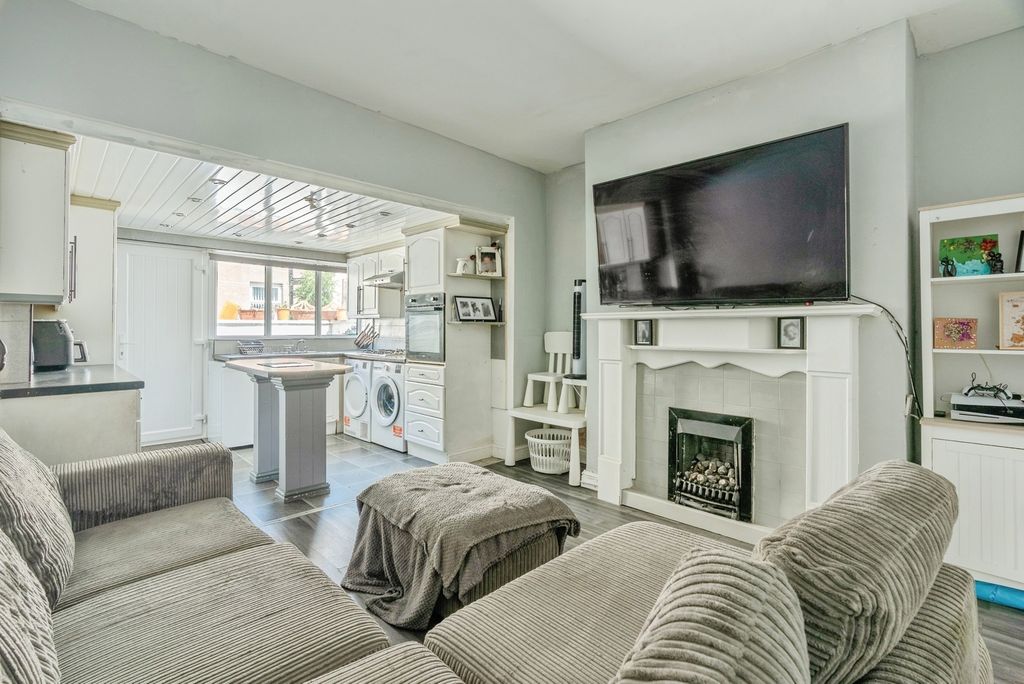 Property photo 2 of 14 Pbox-Img.Jpg