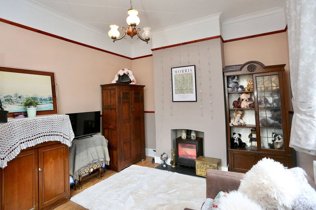 Property photo 2 of 25