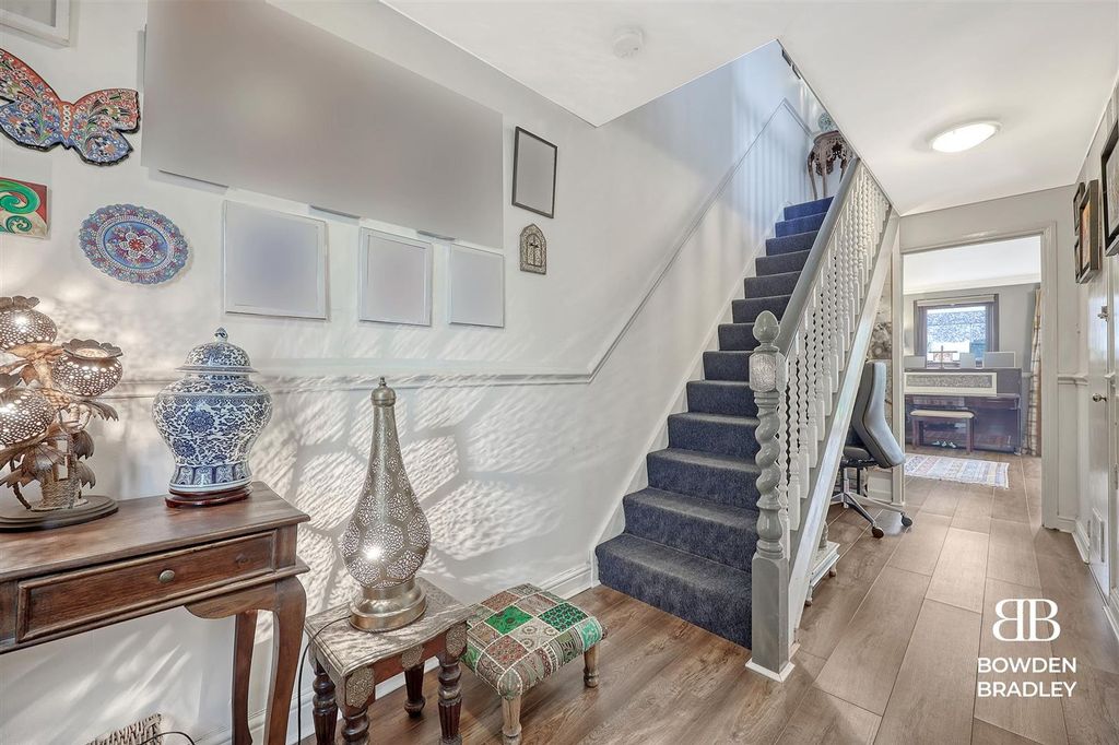 Property photo 3 of 19 Hallway