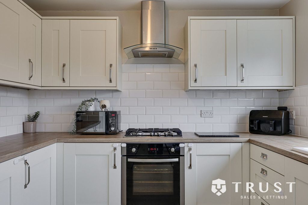 Property photo 3 of 26