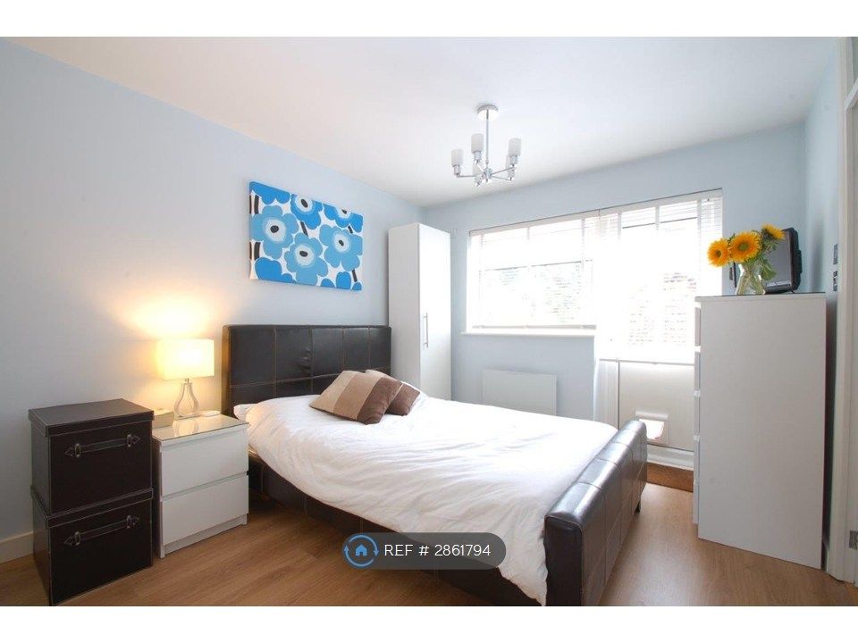 Property photo 3 of 6 Bedroom