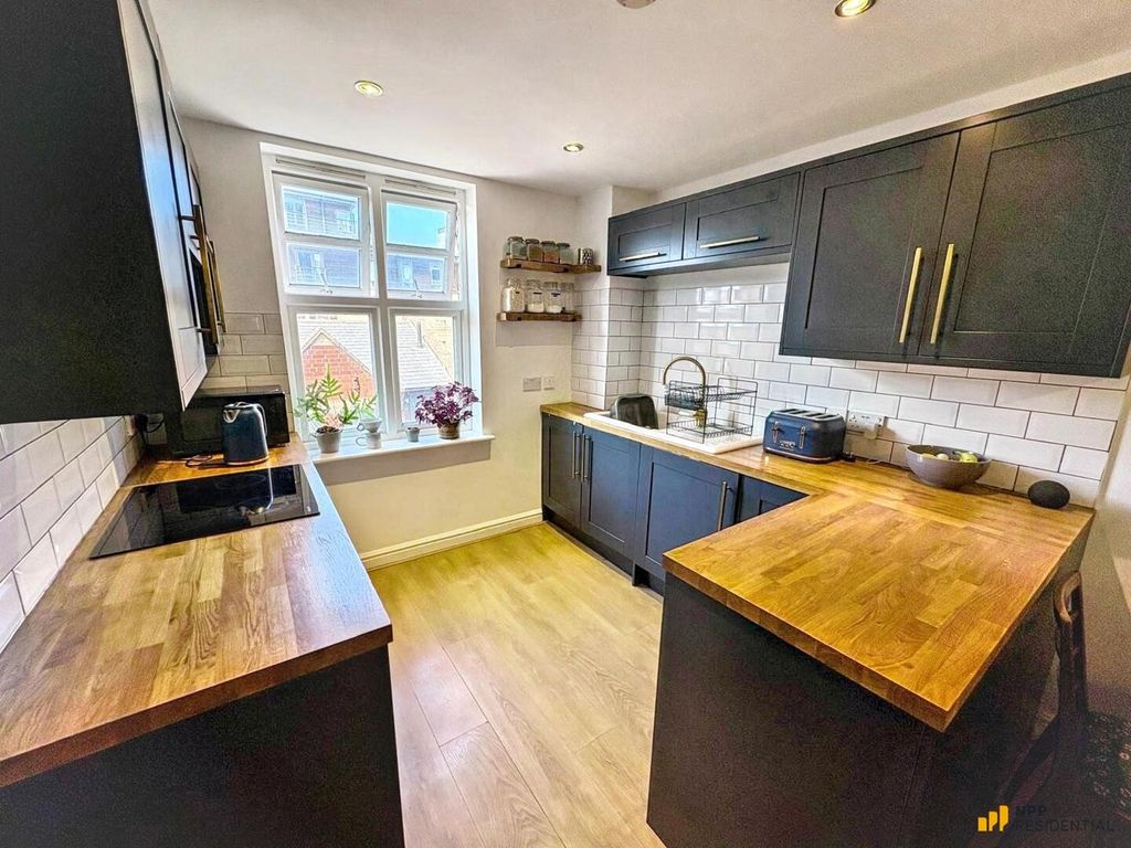 Property photo 3 of 25 Kitchen