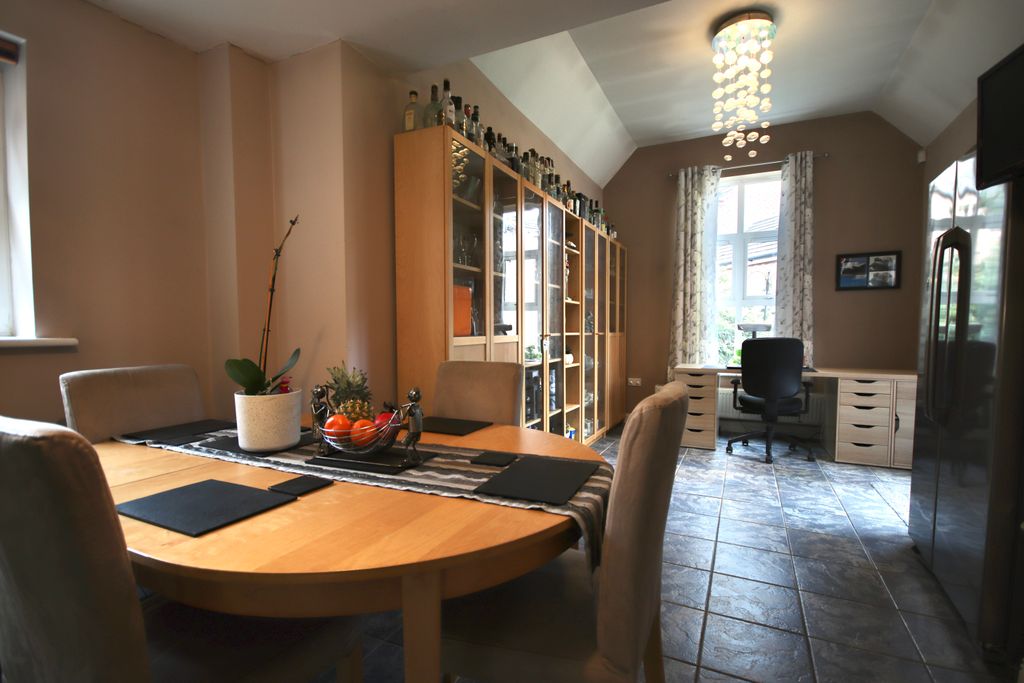 Property photo 3 of 16 Img_2027