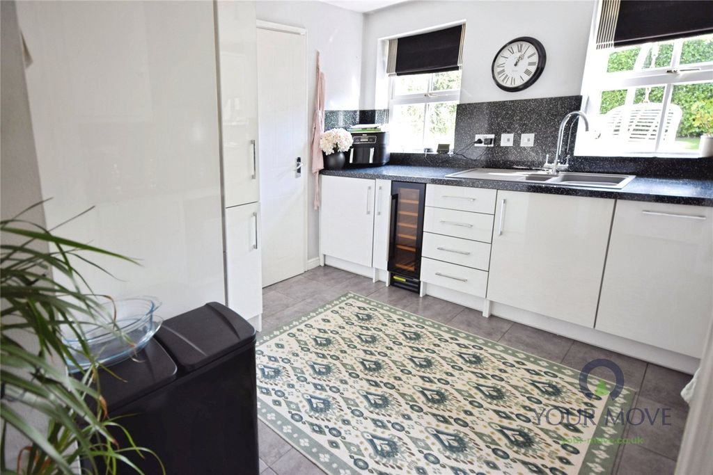 Property photo 3 of 15 Kitchen