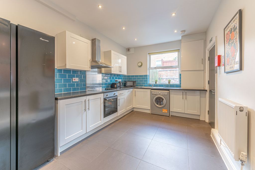 Property photo 2 of 16 Photo 1