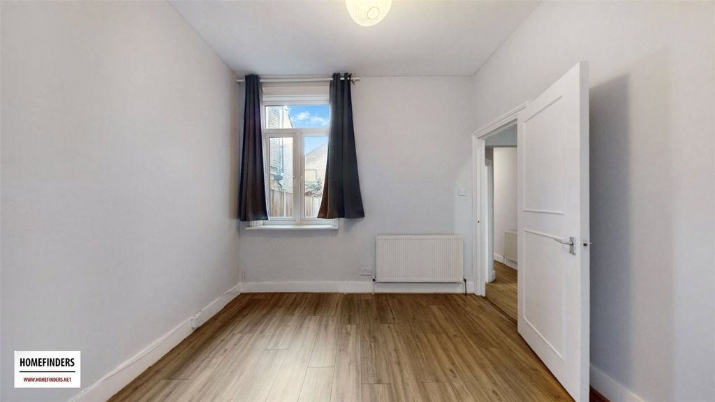 Property photo 3 of 19 Picture No. 17