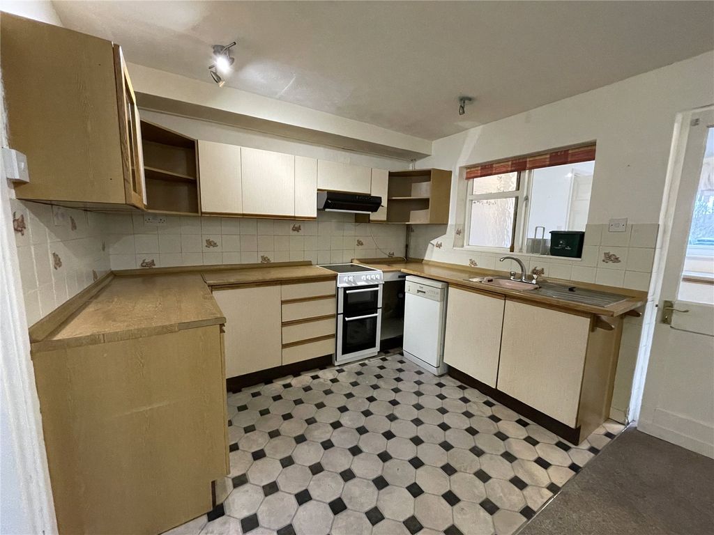 Property photo 2 of 12 Picture No. 11