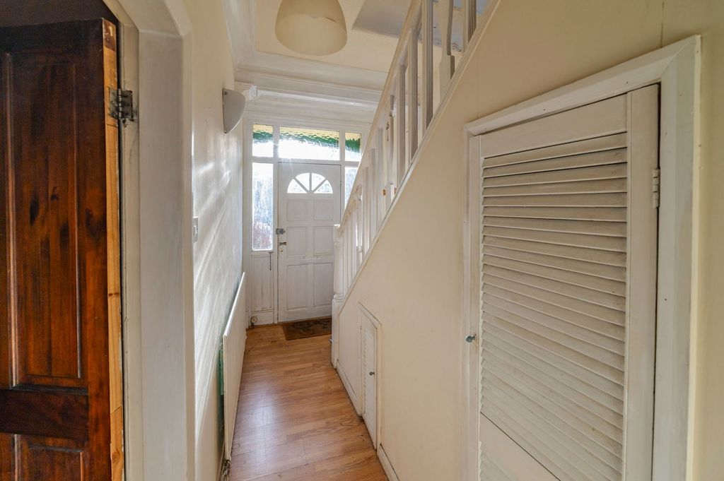 Property photo 3 of 25