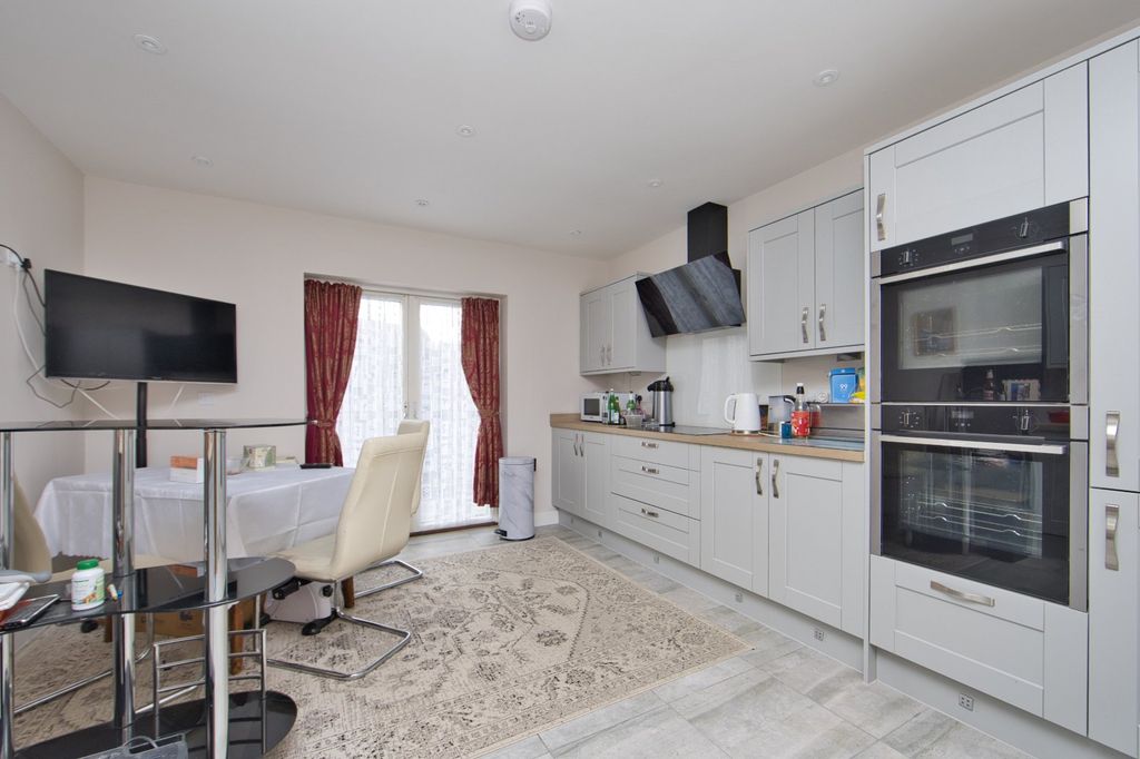 Property photo 3 of 16 Picture 3