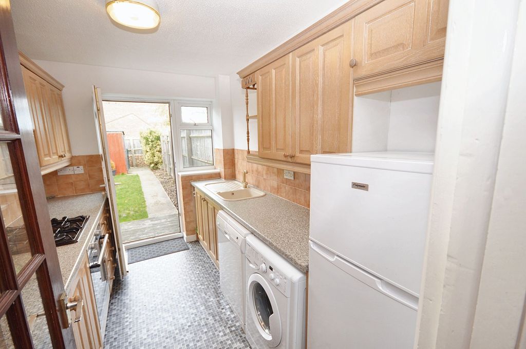 Property photo 3 of 8 Kitchen