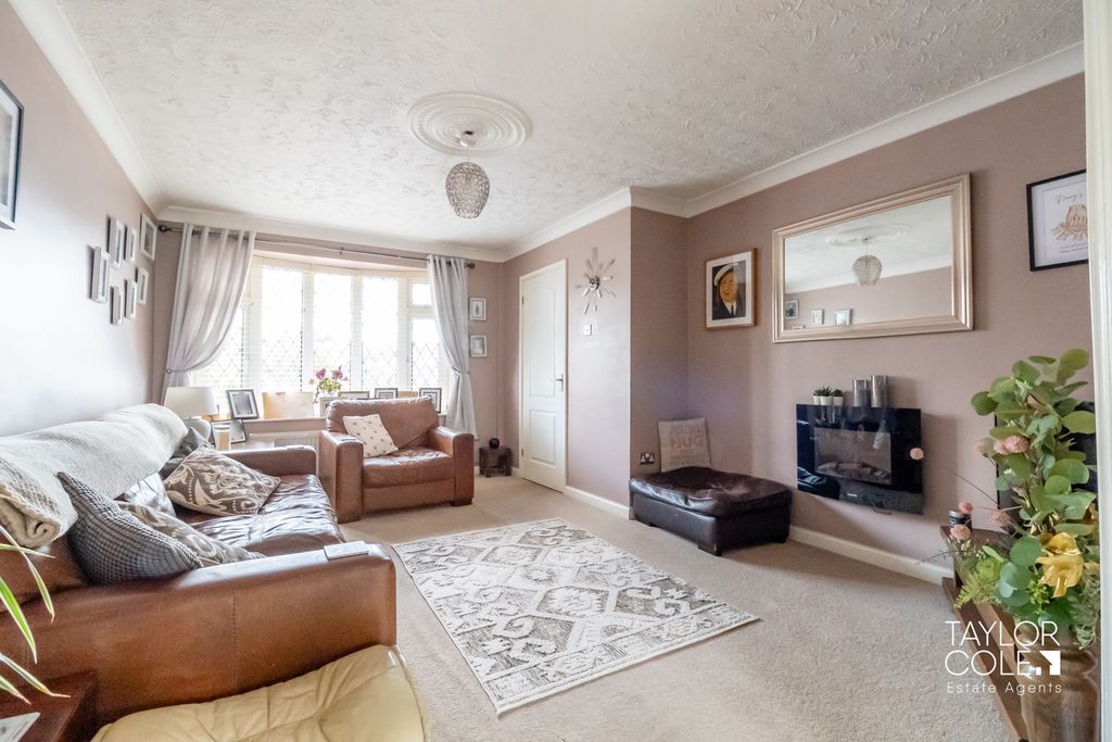 Property photo 2 of 31