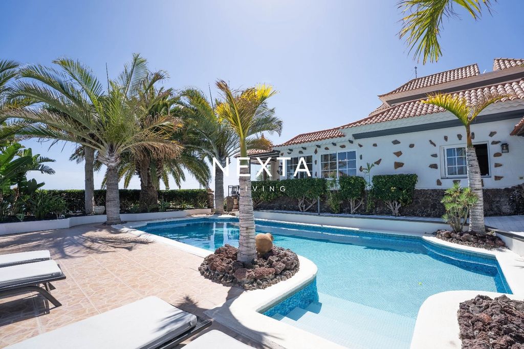 Property photo 1 of 50 ¡Detached Villa In Los Menores With Private Pool And Panoramic Sea Views!
