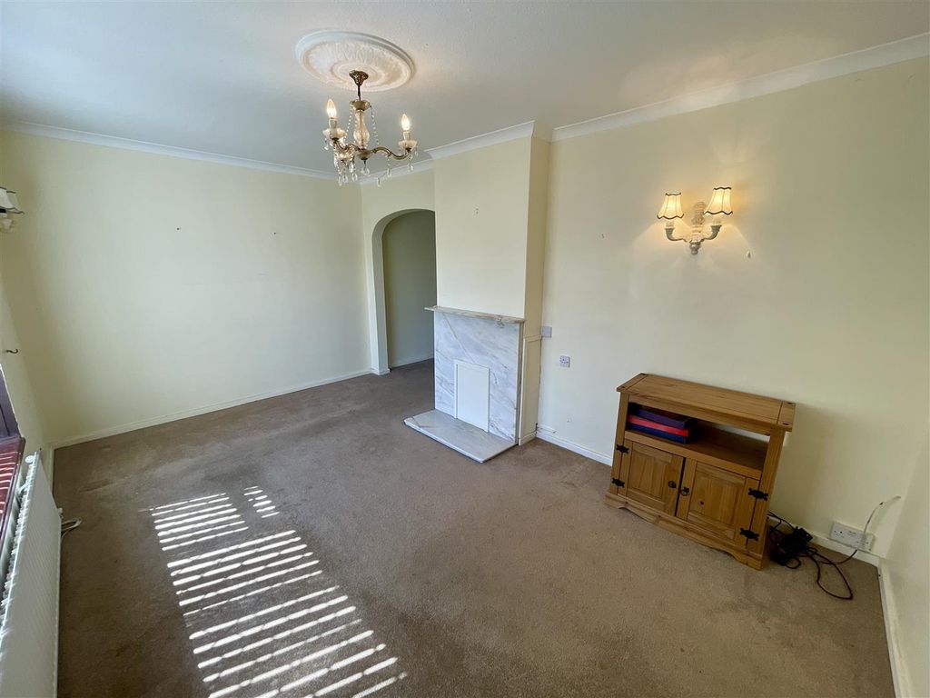 Property photo 3 of 12 Lounge