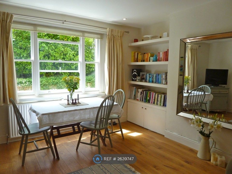 Property photo 1 of 8 Sitting Room