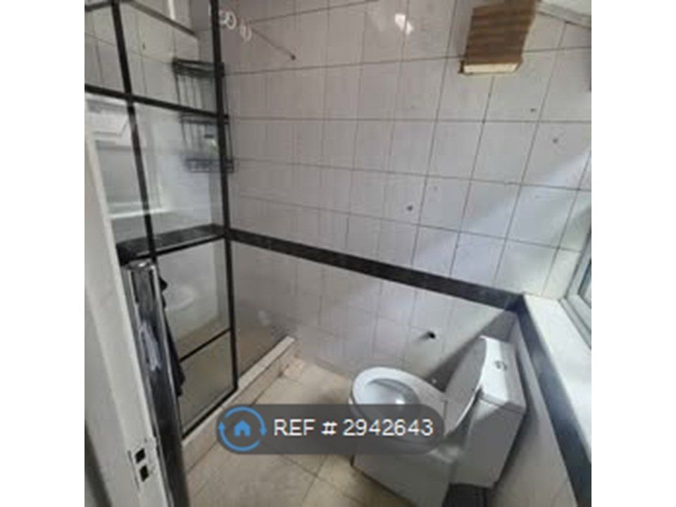 Property photo 3 of 10 Bathroom
