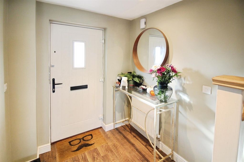 Property photo 3 of 12 Hall