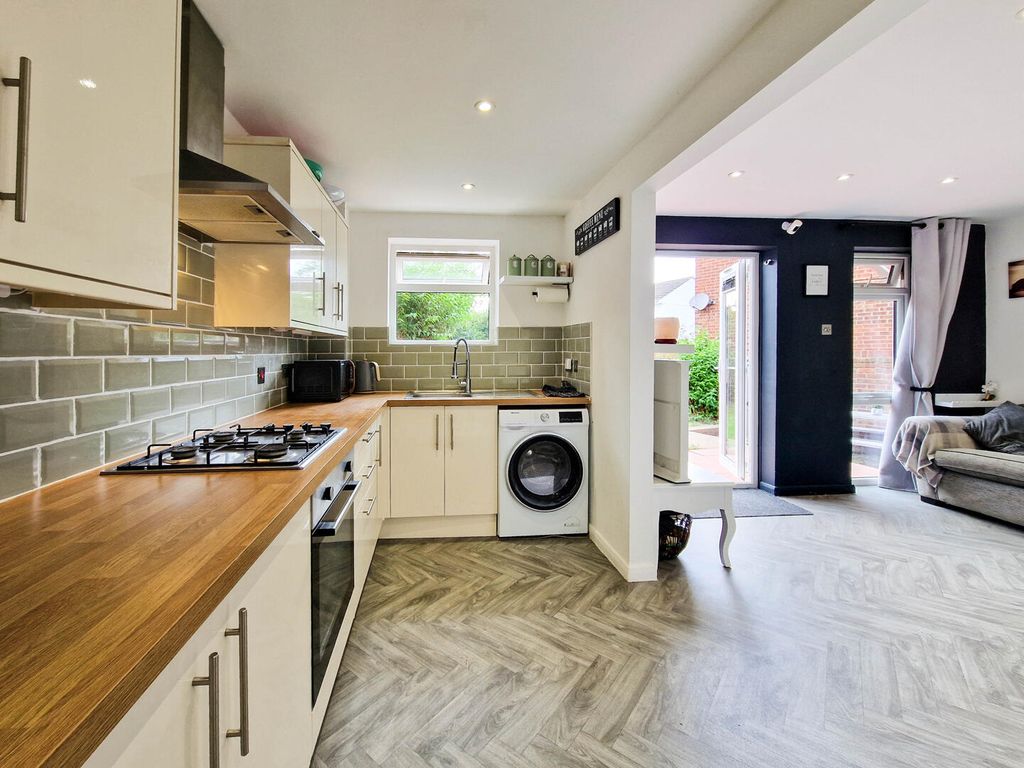 Property photo 3 of 13 Kitchen