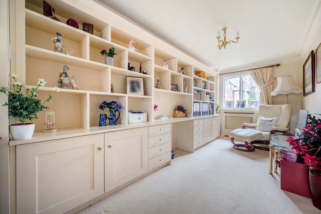 Additional image 4 of 2 bed flat for saleRay Mead Road, Maidenhead SL6