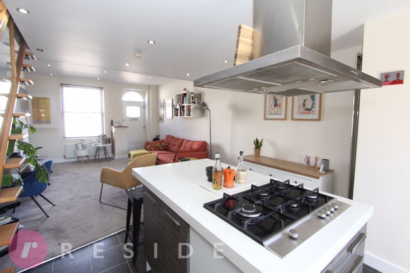 Property photo 3 of 11 Breakfast Kitchen