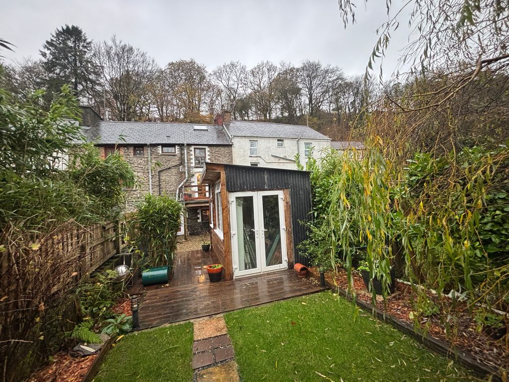 Property photo 2 of 21