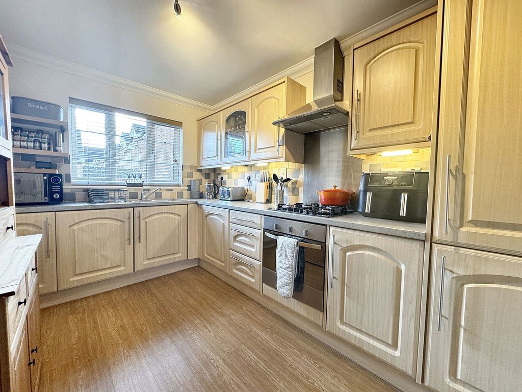 Property photo 2 of 23