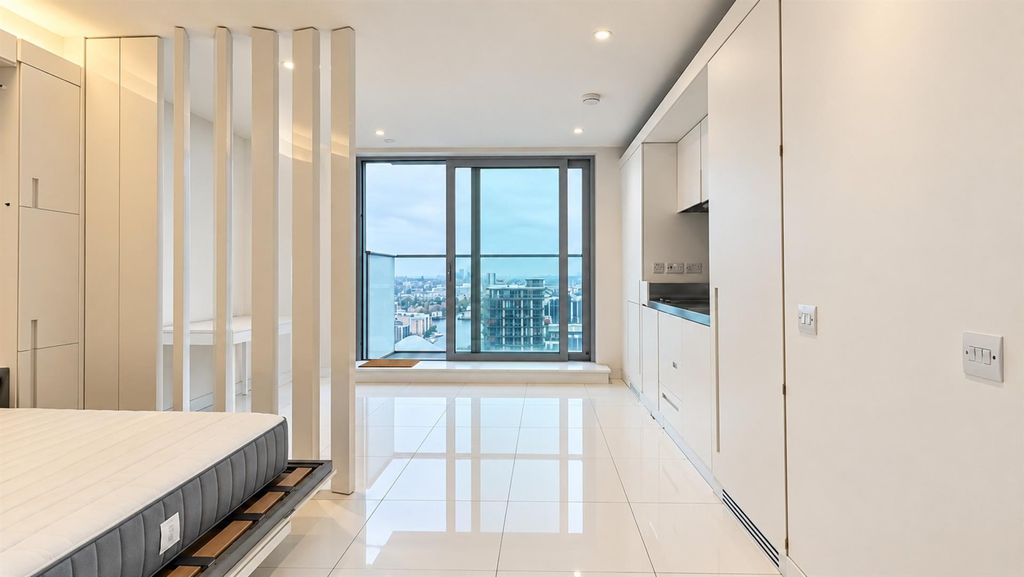 Property photo 3 of 15 Pen Peninsula For Sale By Barrain London Estate Ag