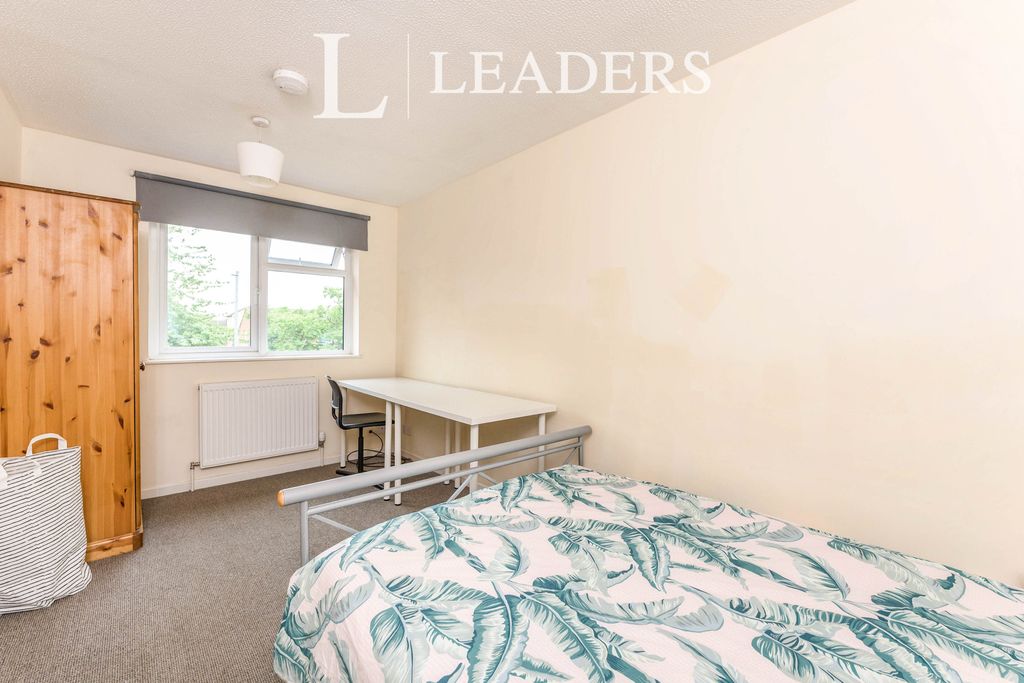 Property photo 3 of 7 3