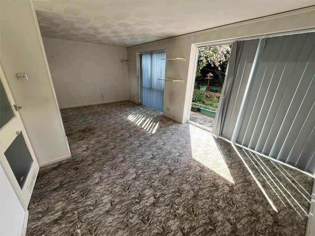 Property photo 2 of 16 Picture No. 12