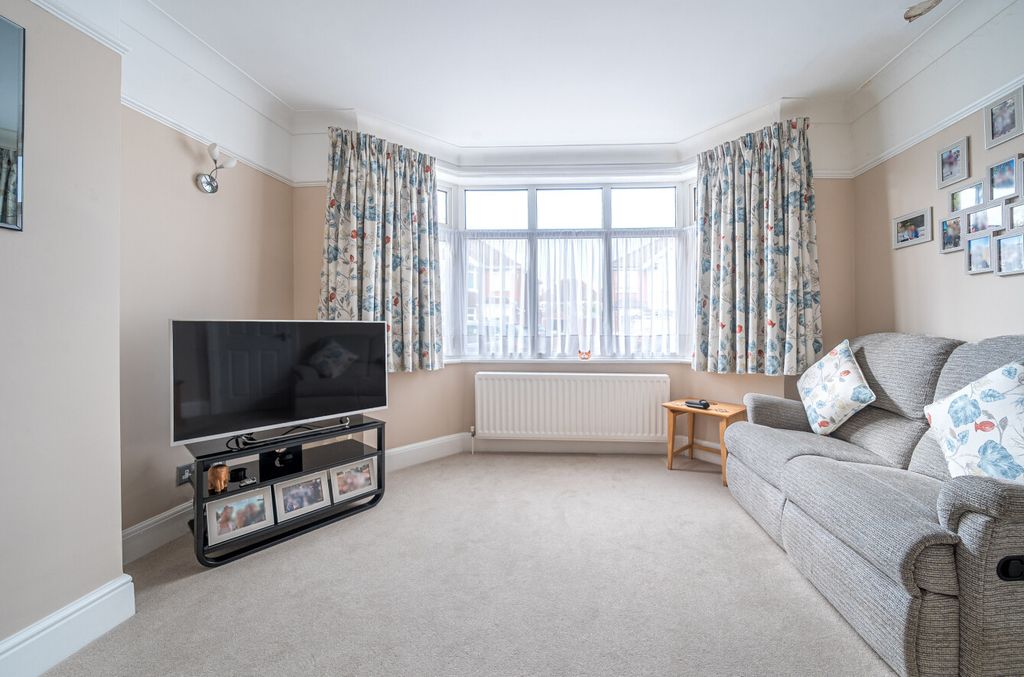 Property photo 2 of 13 1332347-3-688Bb27...