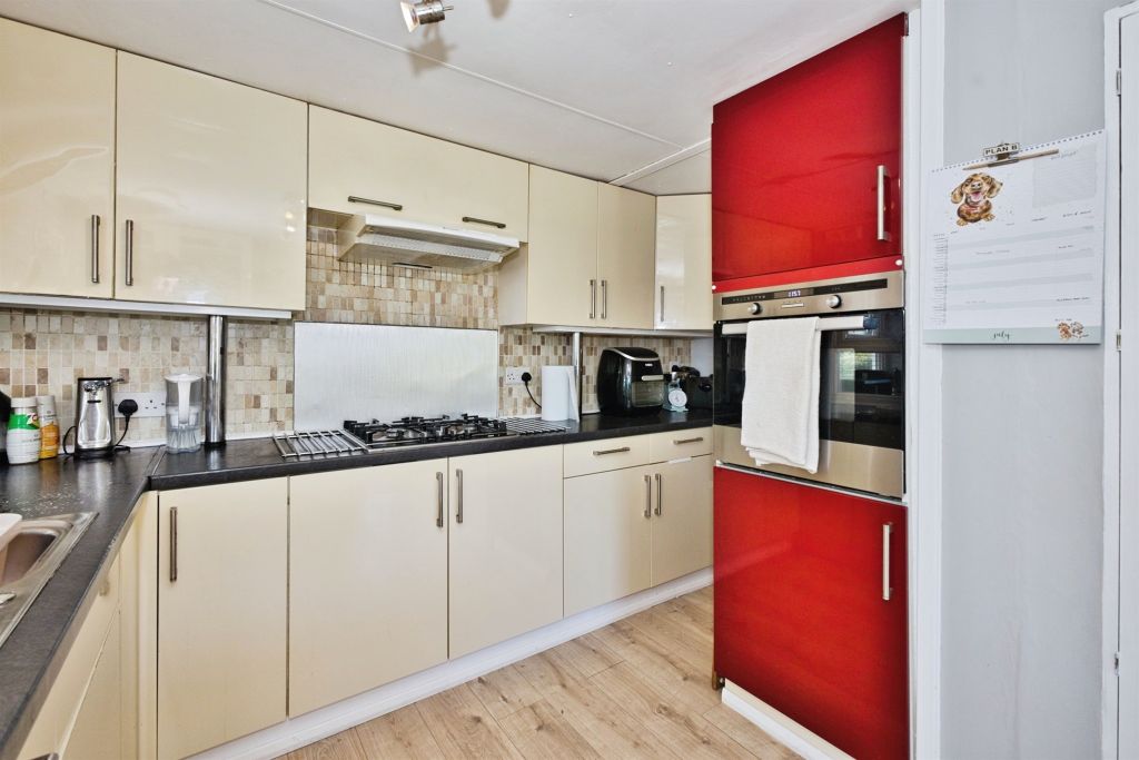 Property photo 3 of 17