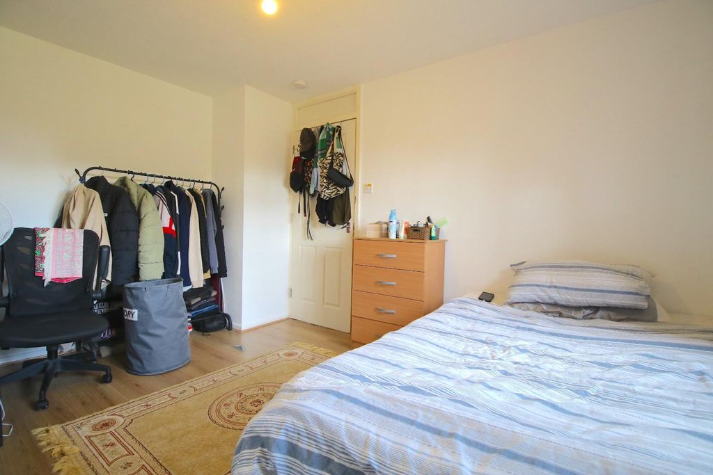 Property photo 1 of 10 Bedroom 1