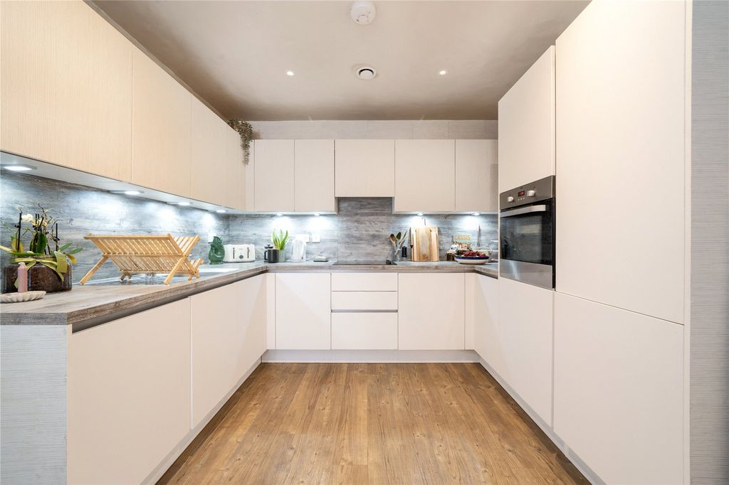 Property photo 3 of 8 Kitchen