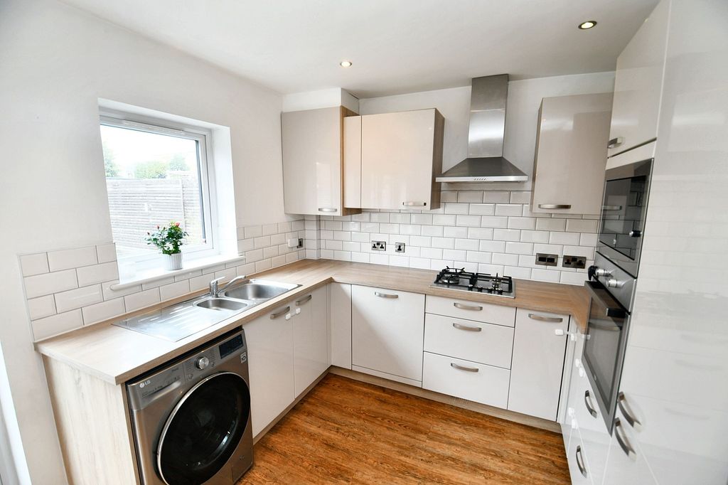Property photo 3 of 26