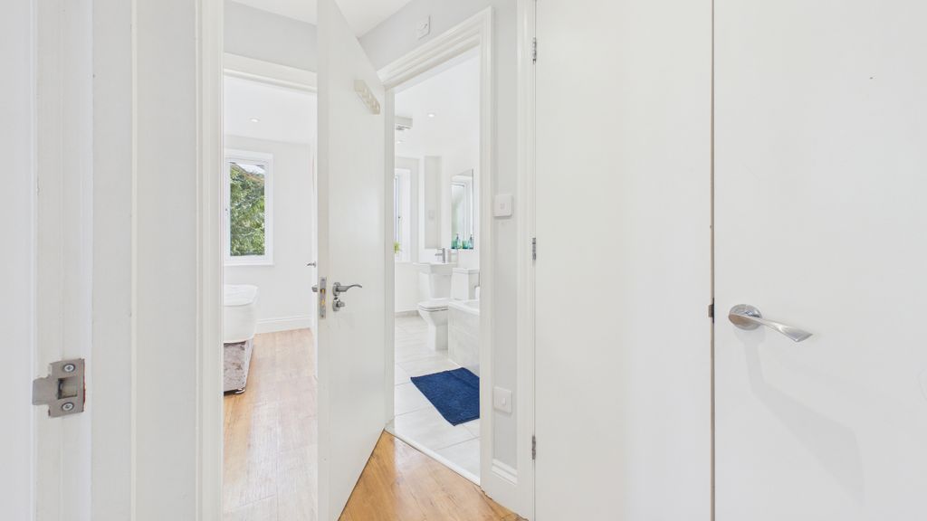 Property photo 3 of 21 Cam04968G0-Pr0104-Still014