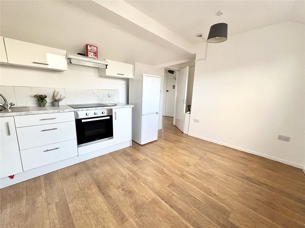 Property photo 3 of 8 Picture No. 06