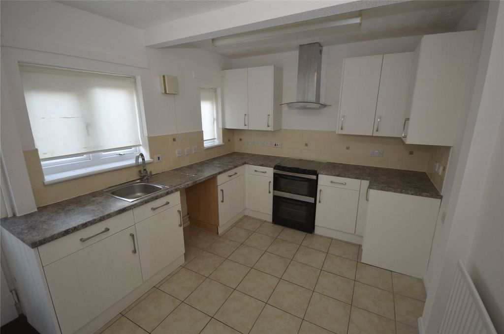 Property photo 3 of 10 Kitchen 2