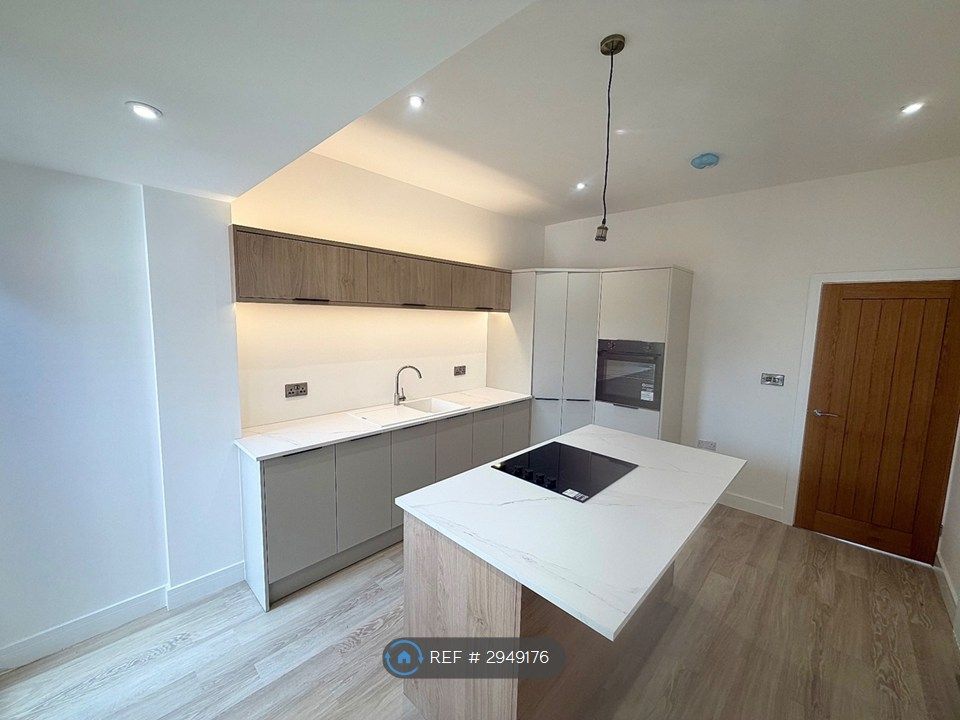 Property photo 2 of 11 Kitchen