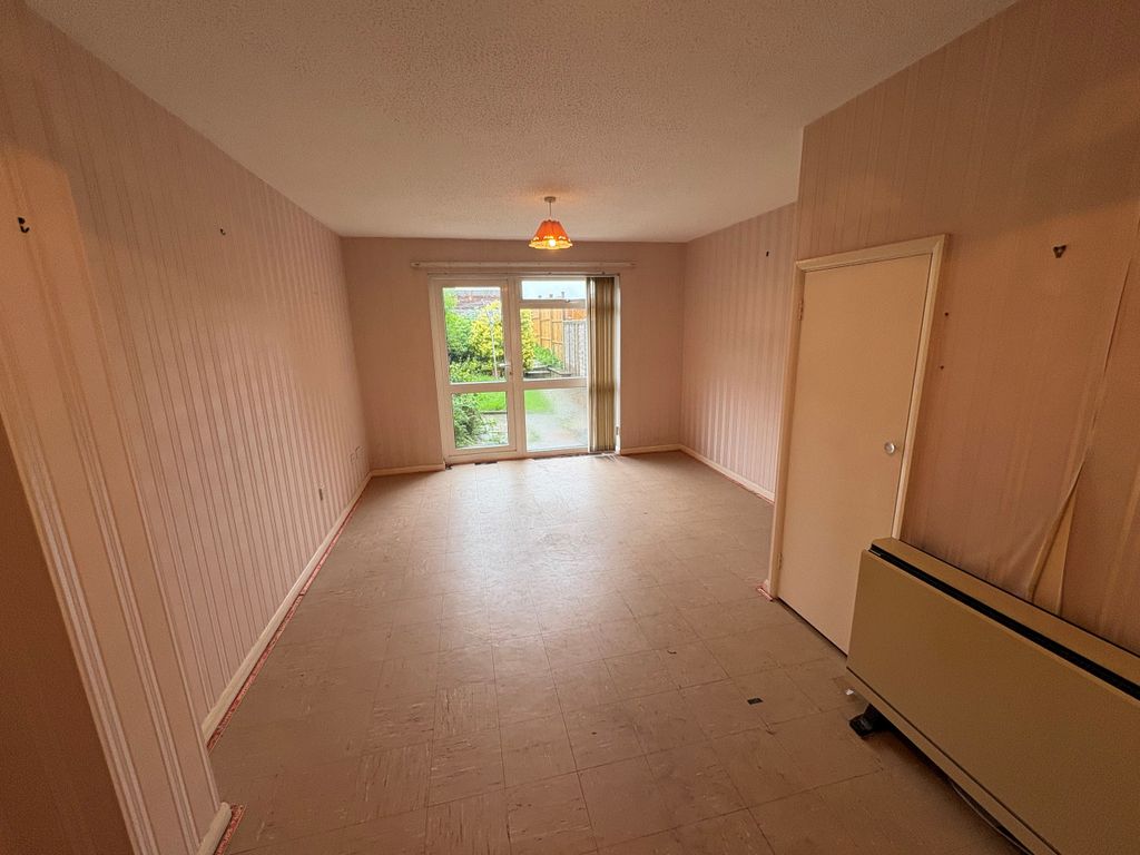 Property photo 2 of 12 Lounge