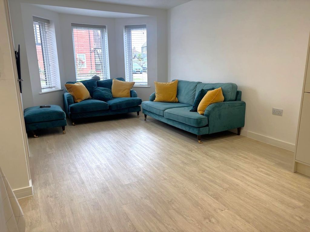 Property photo 2 of 11