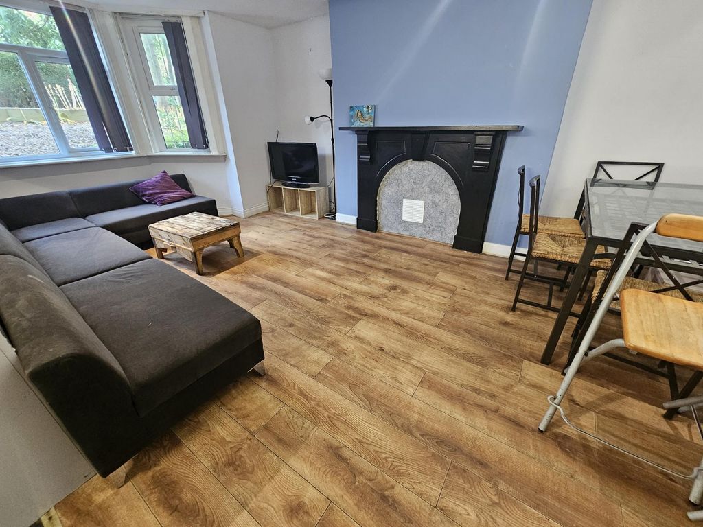 Property photo 1 of 16 A Spacious And Well-Maintained Living Room Featuri...