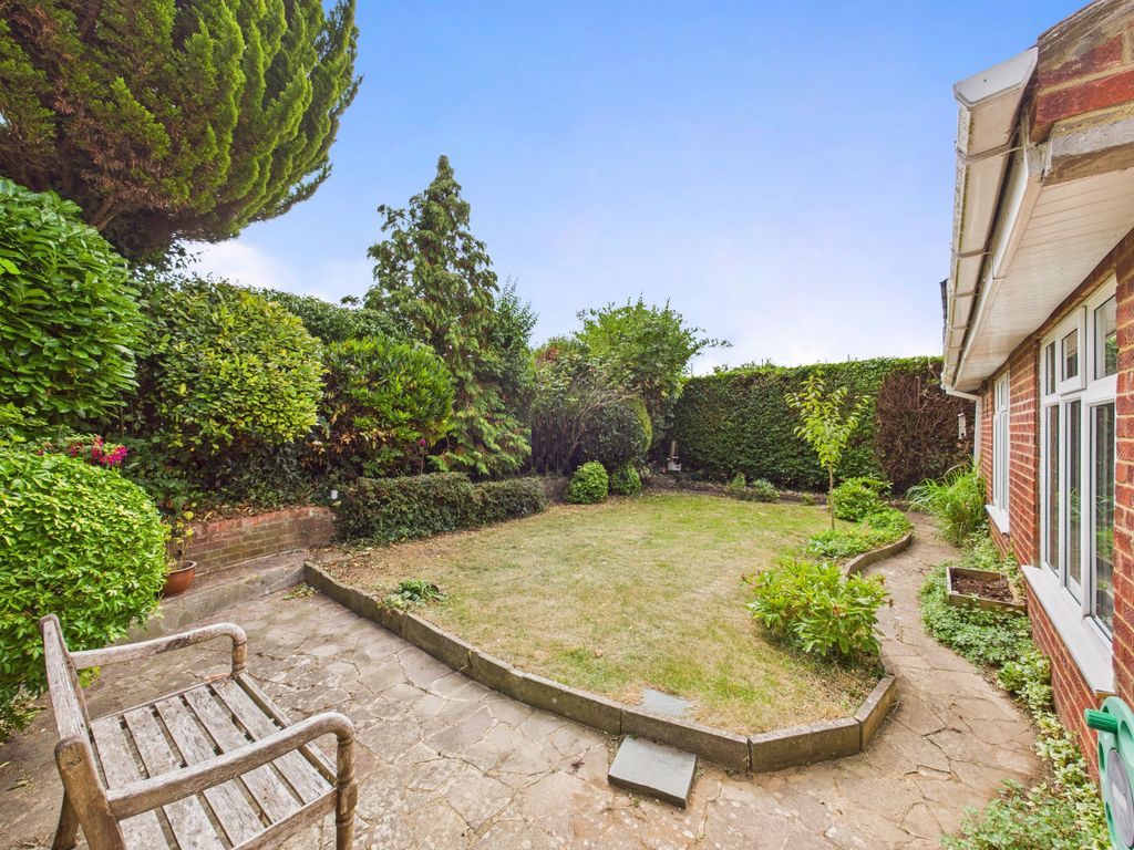Property photo 3 of 15 Cam01354G0-Pr0584-Still006