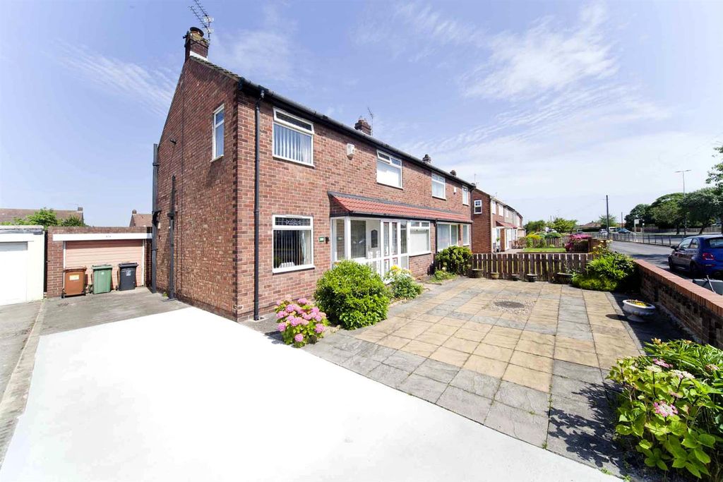 Property photo 2 of 26