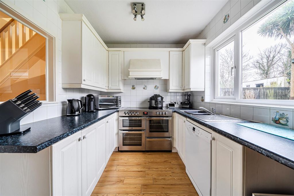 Property photo 2 of 21 1417960-8-69972F982Be53.Jpg