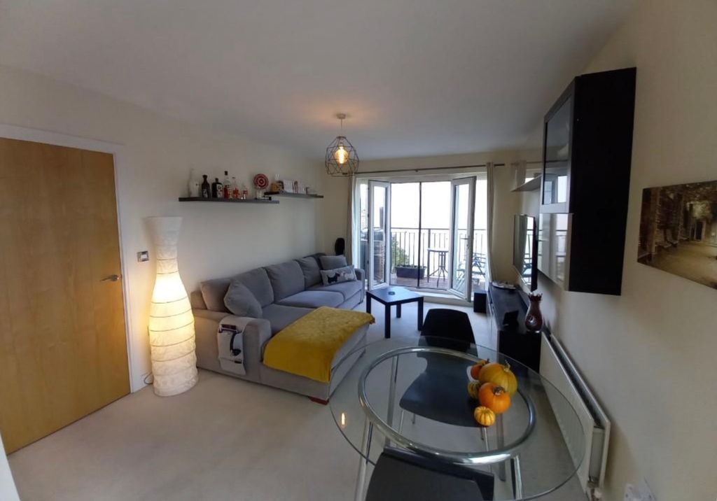 Property photo 3 of 10 Lounge