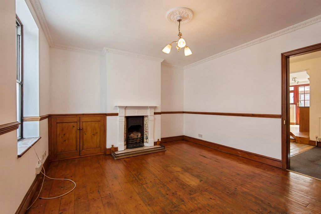 Property photo 3 of 12