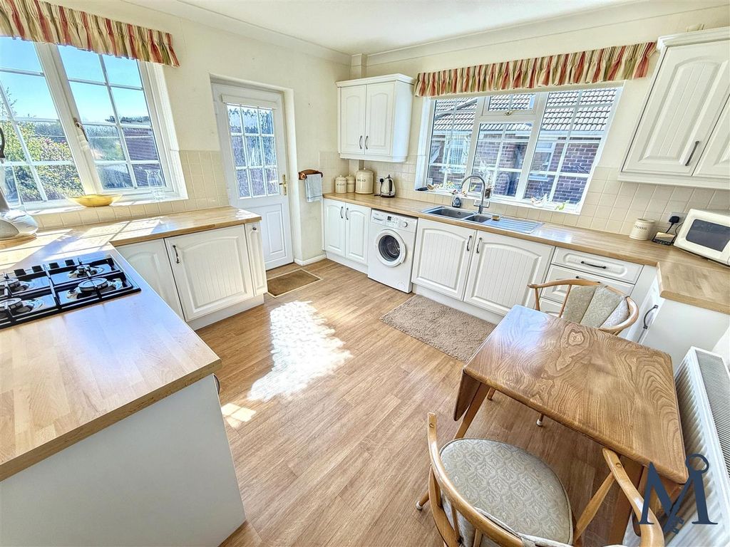 Property photo 2 of 20 Breakfast Kitchen