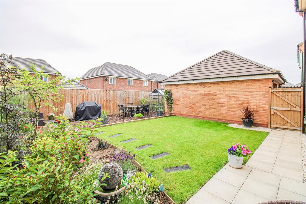 Property photo 2 of 20 Outside