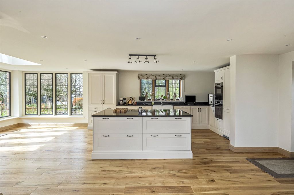 Property photo 2 of 31 Kitchen