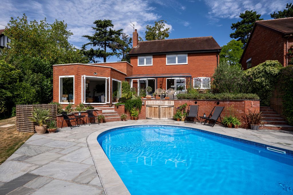 Property photo 2 of 32