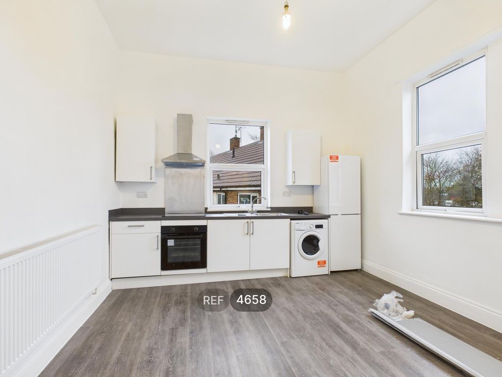 Property photo 3 of 10 Kitchen / Living Area